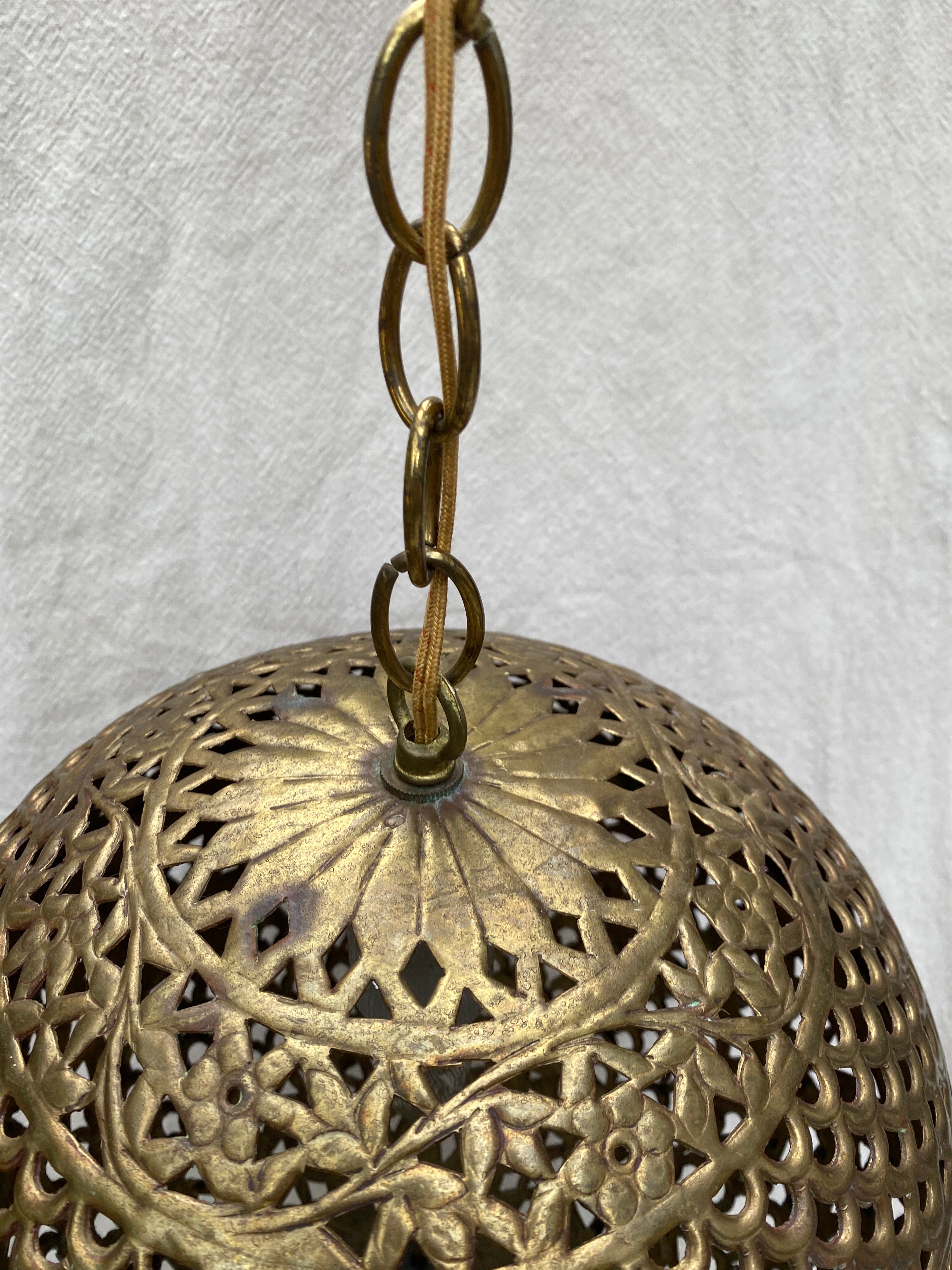 1960s MEDIUM BRASS LIGHT 02