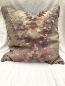 SPRINGSTEENE KILIM FLOOR CUSHION